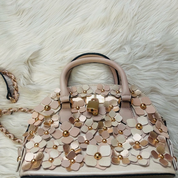 Aldo rose gold sachel bag slightly used ! - Picture 4 of 5